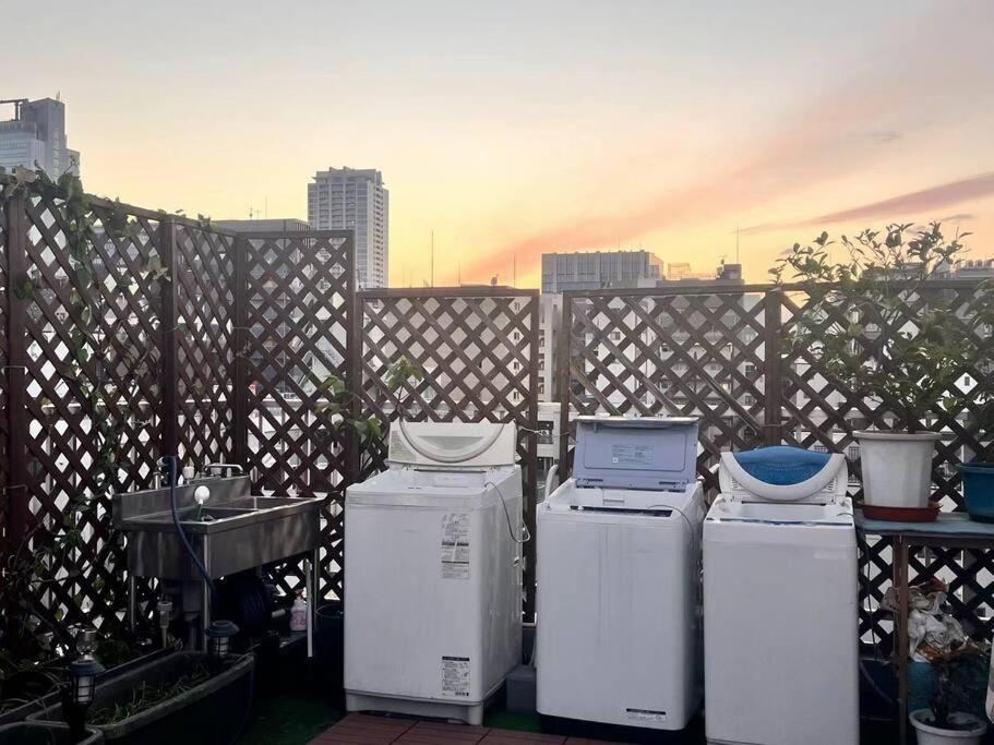 7th Floor Apartment: Airport-accessible Urban Retreat Apartment *
