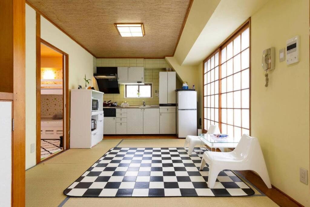 7th Floor Apartment: Airport-accessible Urban Retreat Apartment Tokyo