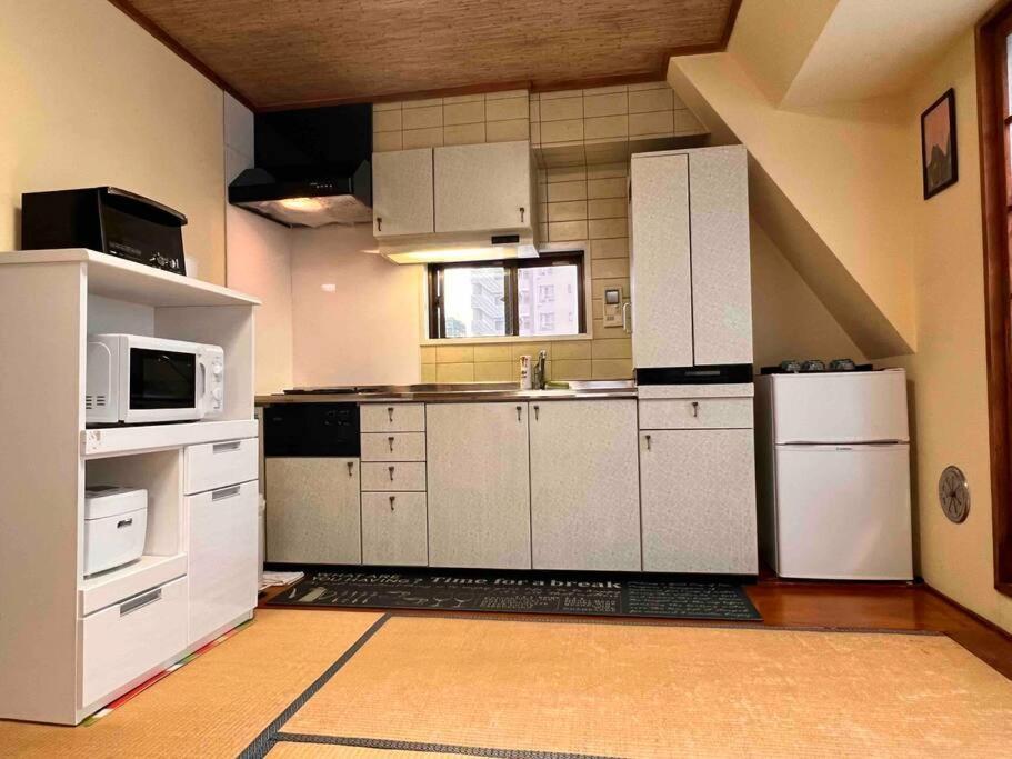 7th Floor Apartment: Airport-accessible Urban Retreat Tokyo