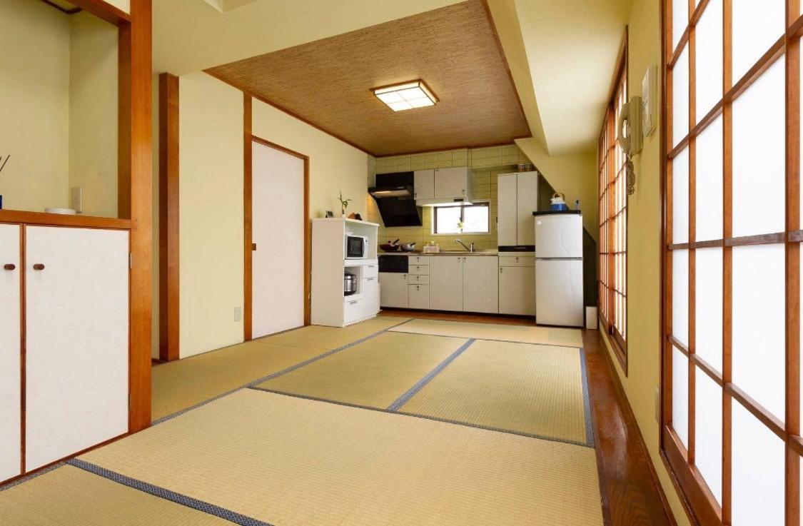 7th Floor Apartment: Airport-accessible Urban Retreat Tokyo