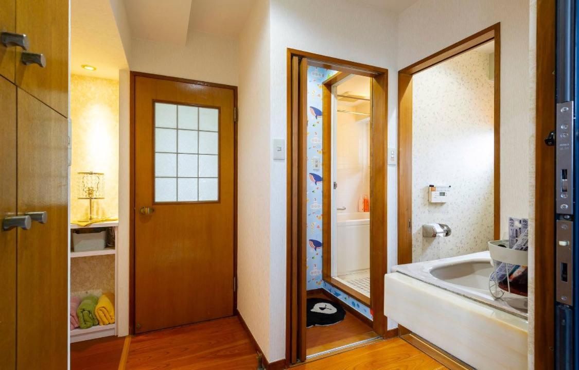 7th Floor Apartment: Airport-accessible Urban Retreat * Tokyo